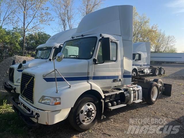 Volvo VNR64T Τράκτορες