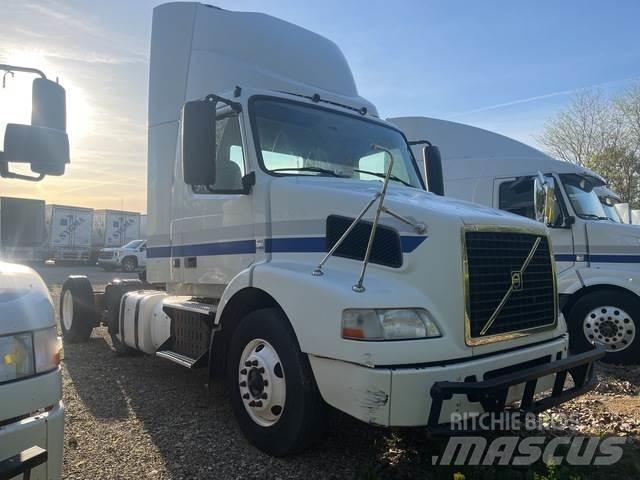 Volvo VNR64T Τράκτορες