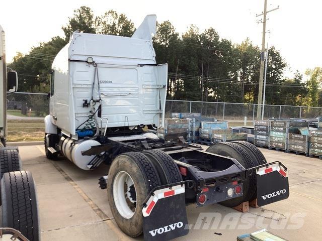 Volvo VNR64T Τράκτορες