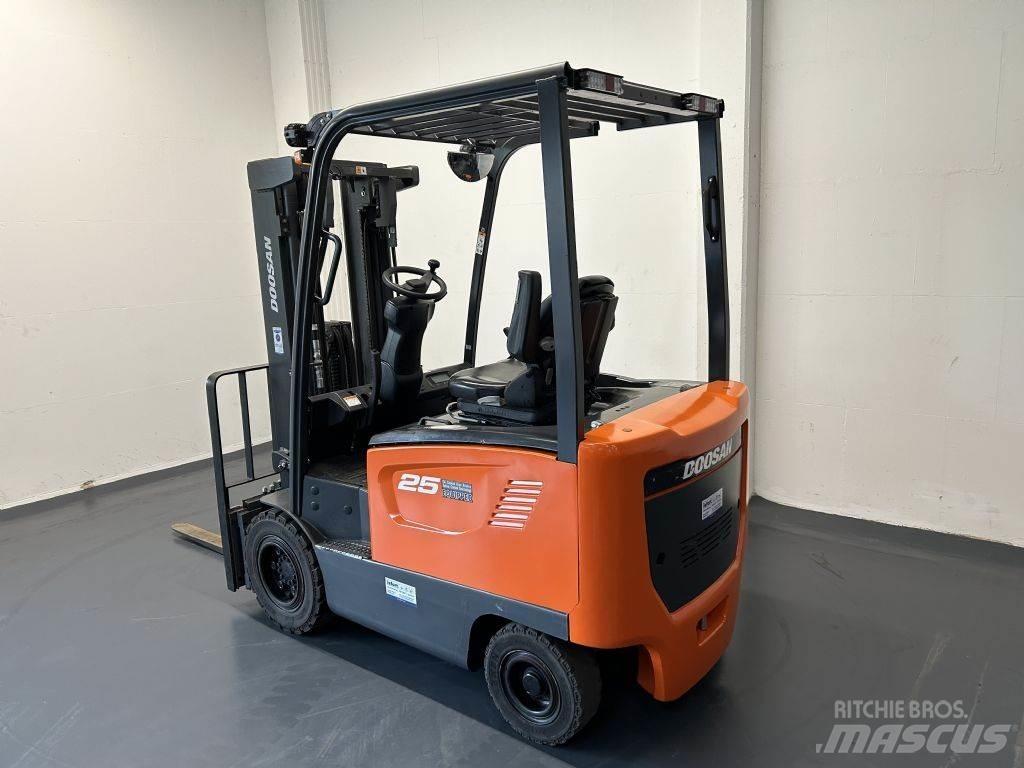 Doosan B25S-7 Ηλεκτρικά περονοφόρα ανυψωτικά κλαρκ