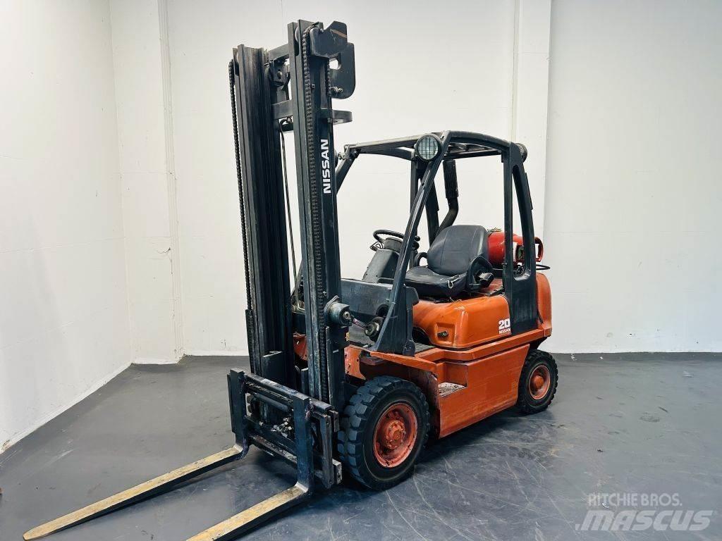 Nissan UD02A20PQ Περονοφόρα ανυψωτικά κλαρκ με φυσικό αέριο LPG