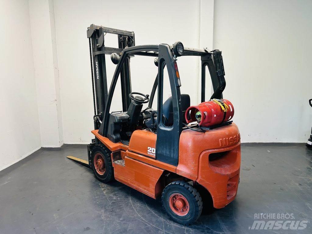 Nissan UD02A20PQ Περονοφόρα ανυψωτικά κλαρκ με φυσικό αέριο LPG