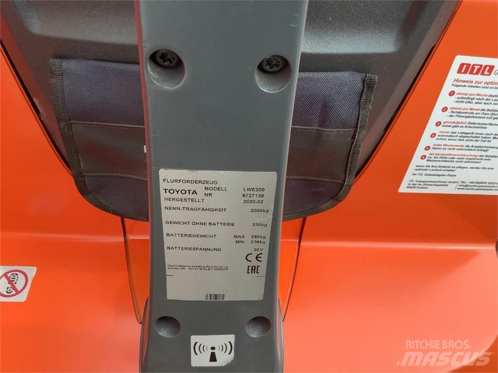 Toyota LWE200 Χειροκίνητο περονοφόρο ανυψωτικό
