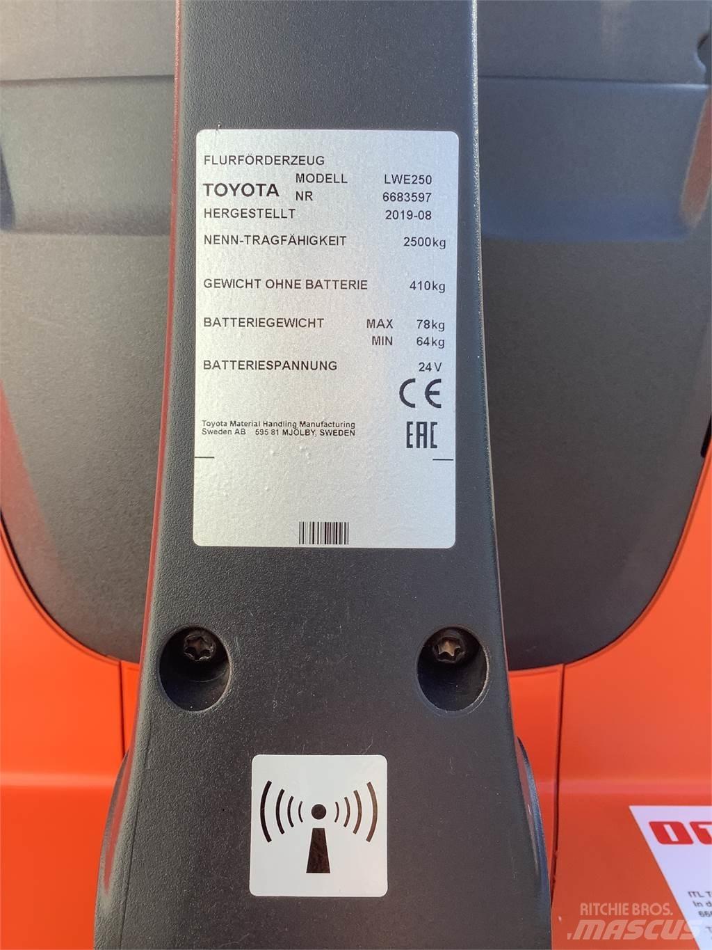 Toyota LWE250 Χειροκίνητο περονοφόρο ανυψωτικό