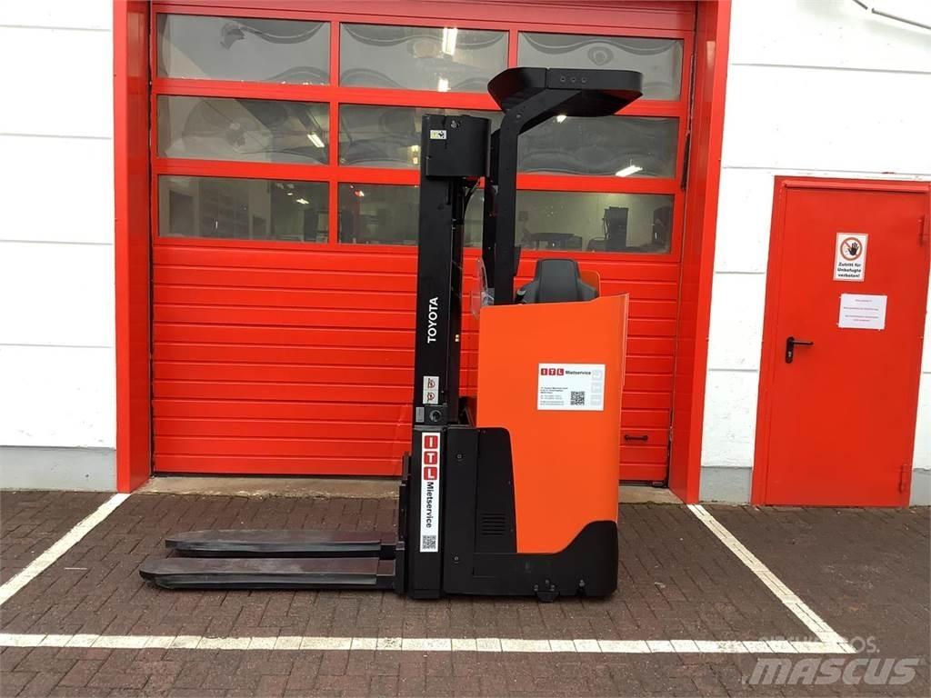 Toyota SSI160LN Παλετοφόρα πεζού χειριστή με ιστό