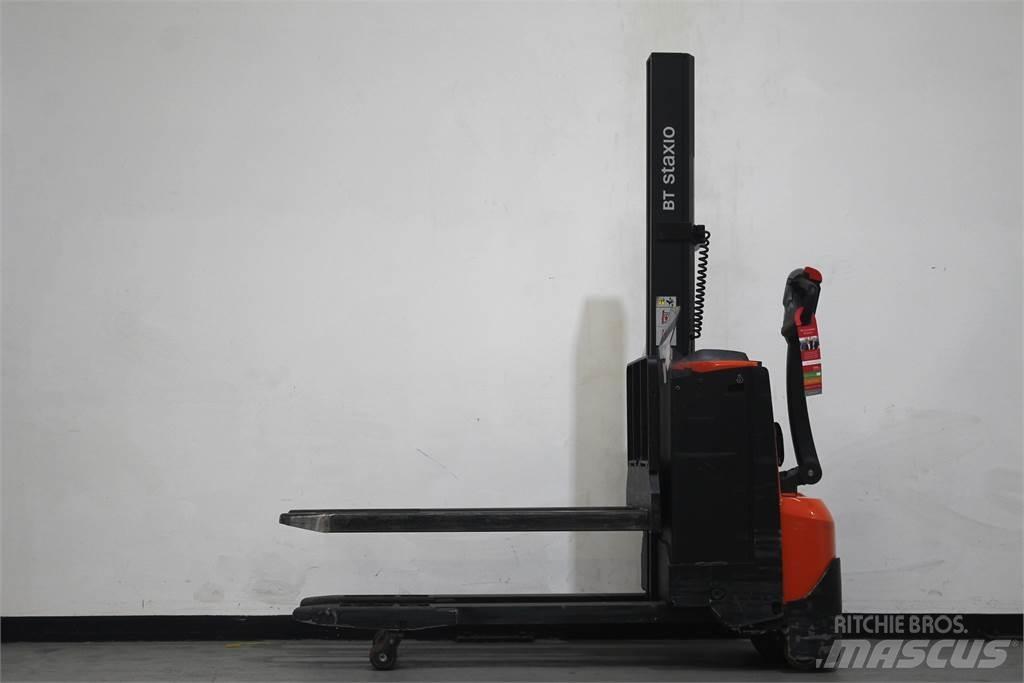 Toyota SWE080L Παλετοφόρα πεζού χειριστή με ιστό