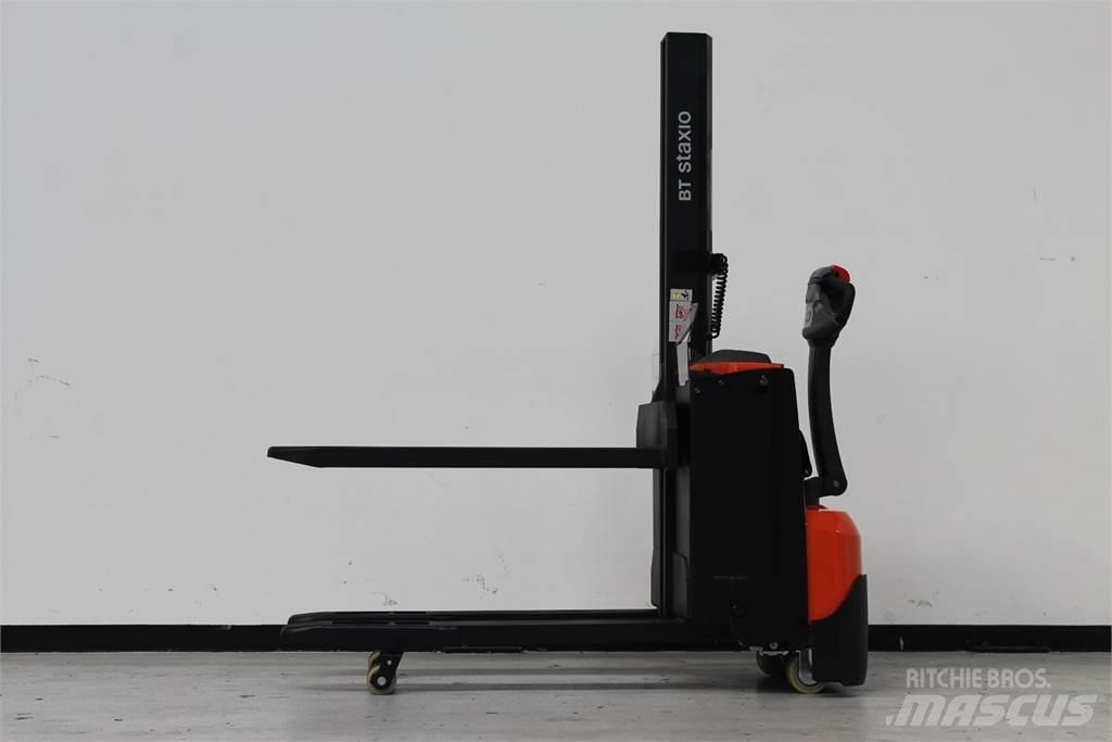 Toyota SWE080L Παλετοφόρα πεζού χειριστή με ιστό