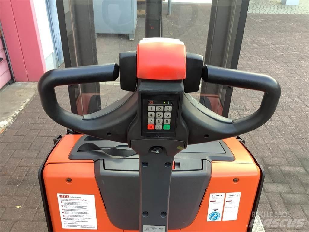 Toyota SWE120 Παλετοφόρα πεζού χειριστή με ιστό