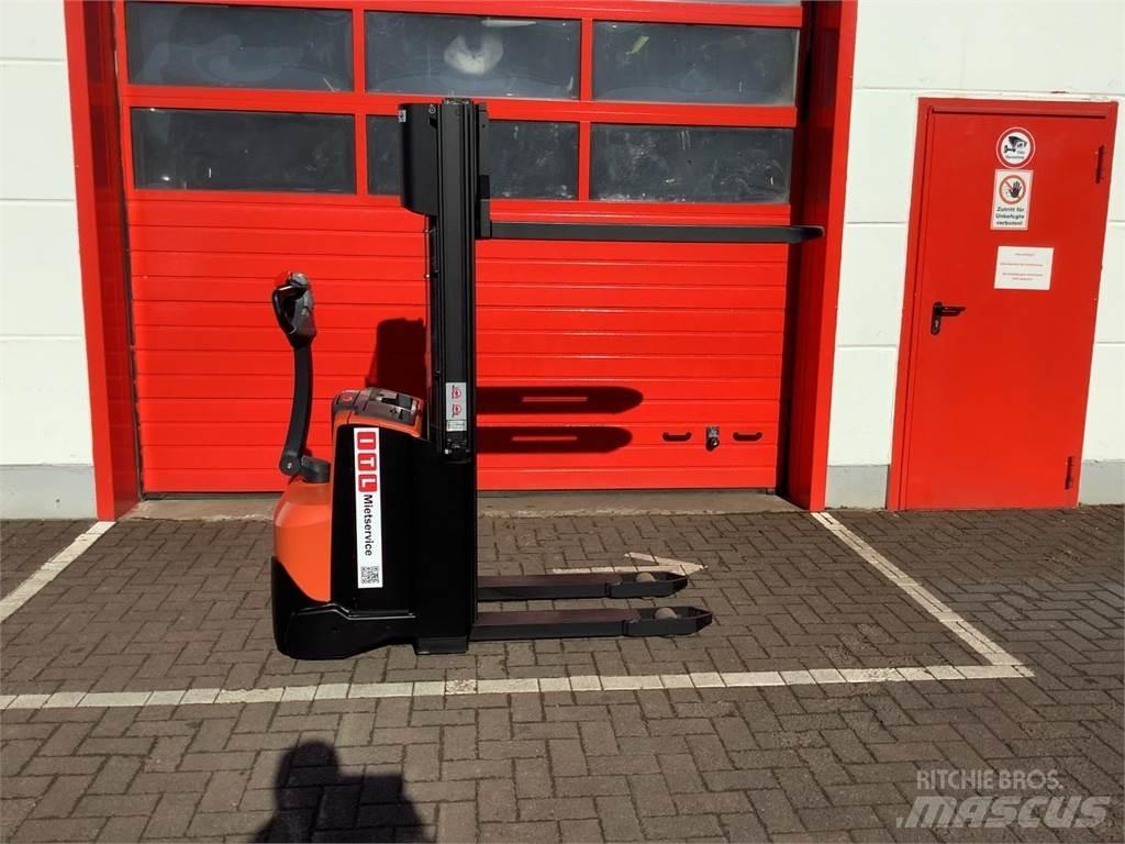 Toyota SWE120 Παλετοφόρα πεζού χειριστή με ιστό