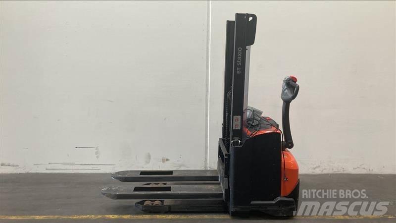 Toyota SWE120 Παλετοφόρα πεζού χειριστή με ιστό