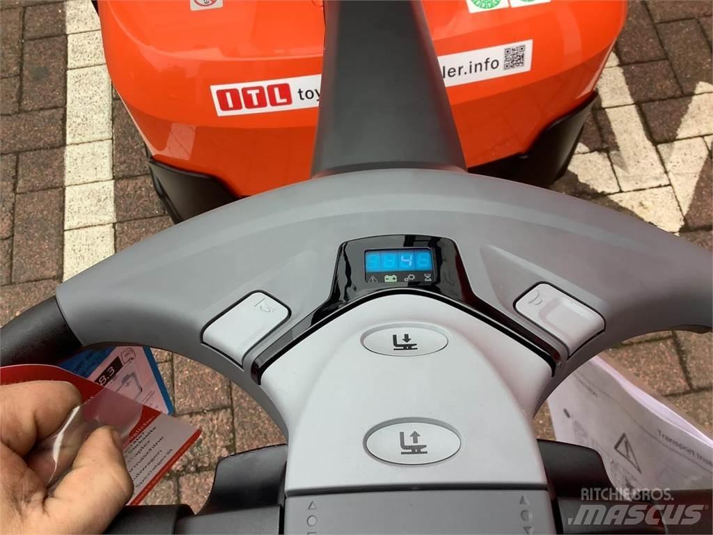 Toyota SWE120L Παλετοφόρα πεζού χειριστή με ιστό
