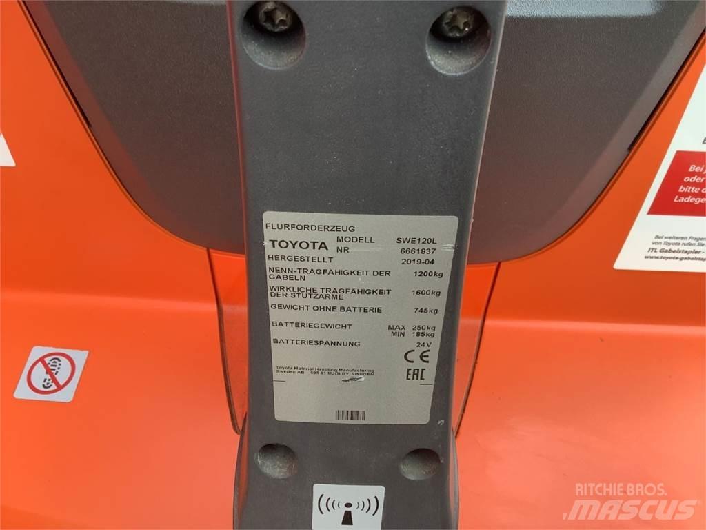 Toyota SWE120L Παλετοφόρα πεζού χειριστή με ιστό