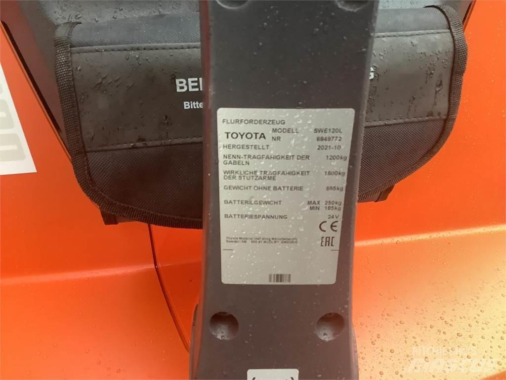 Toyota SWE120L Παλετοφόρα πεζού χειριστή με ιστό