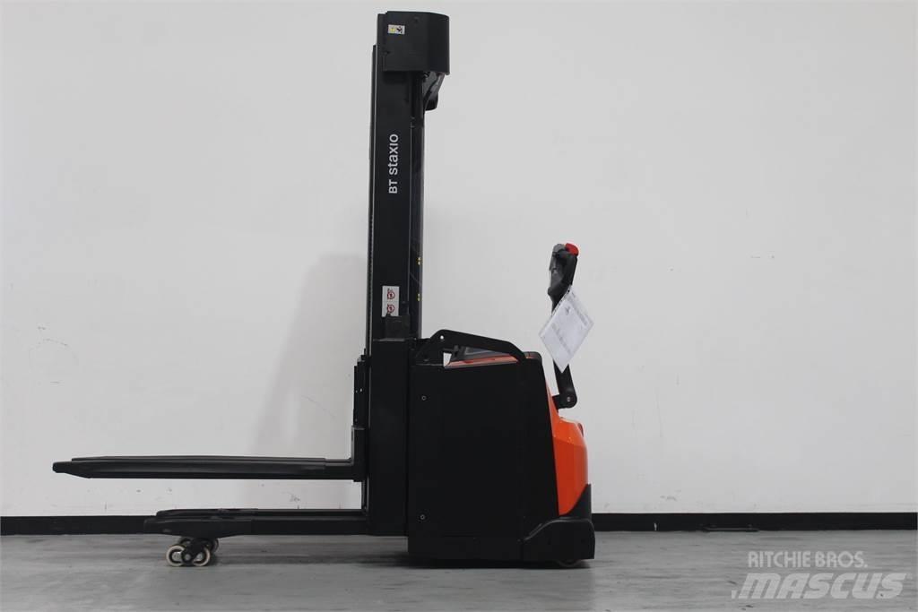 Toyota SWE160L Παλετοφόρα πεζού χειριστή με ιστό