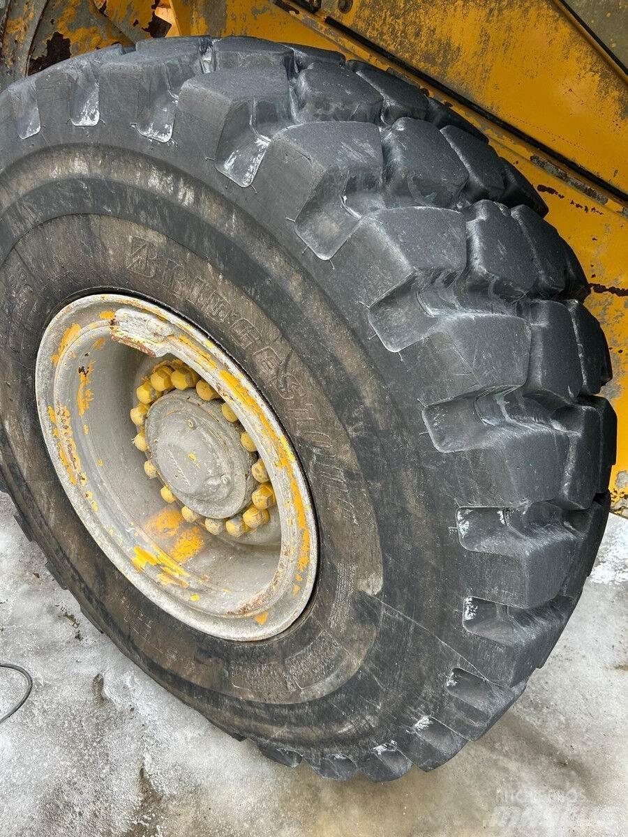 Volvo L90E Εκσκαφείς με ερπύστριες