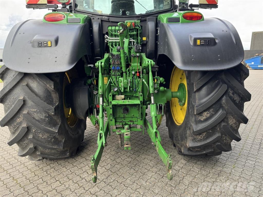 John Deere 6215R Τρακτέρ
