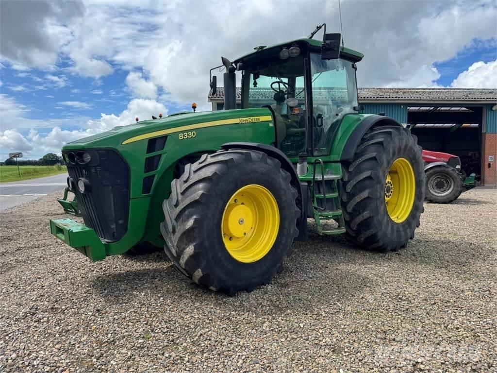 John Deere 8330 Τρακτέρ