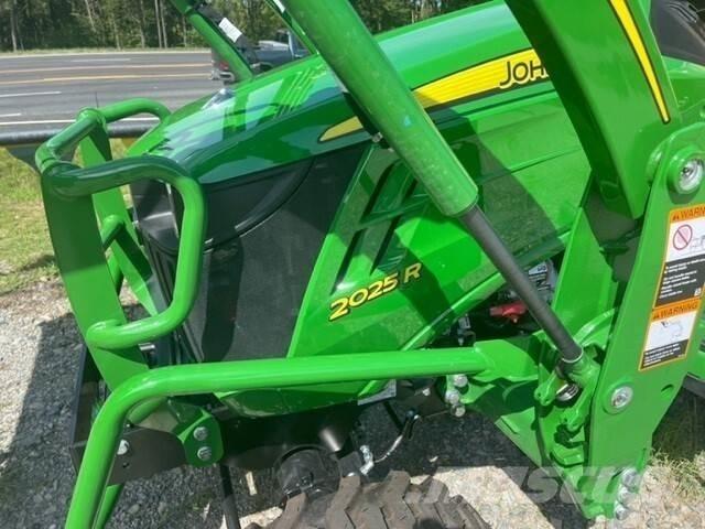 John Deere 2025R Τρακτέρ μικρών διαστάσεων