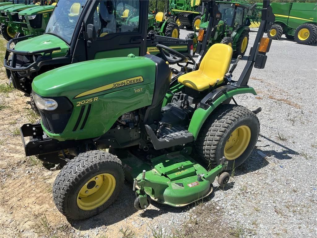 John Deere 2025R Τρακτέρ μικρών διαστάσεων