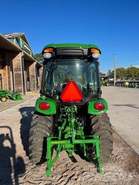 John Deere 3046R Τρακτέρ