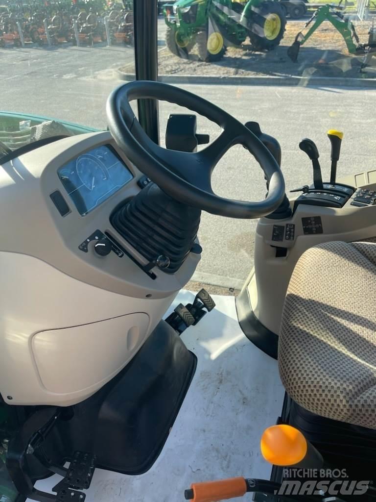 John Deere 3046R Τρακτέρ