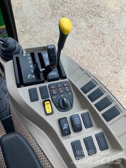 John Deere 3046R Τρακτέρ