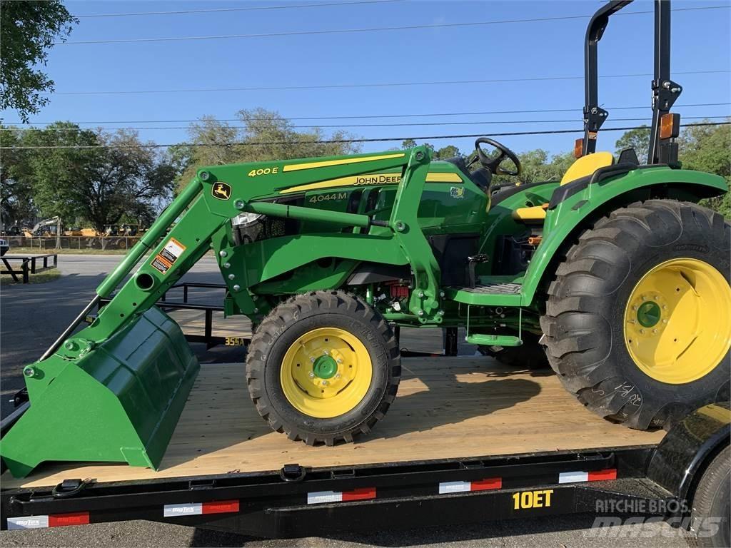 John Deere 4044M Τρακτέρ