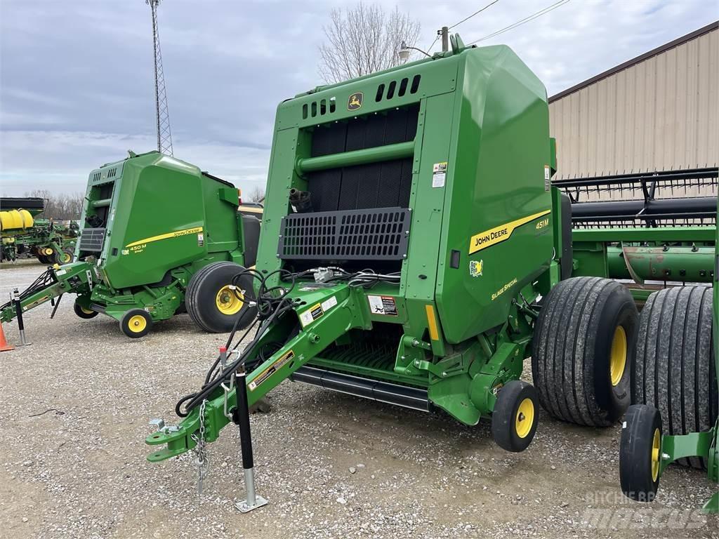 John Deere 451M Πρέσες κυλινδρικών δεμάτων