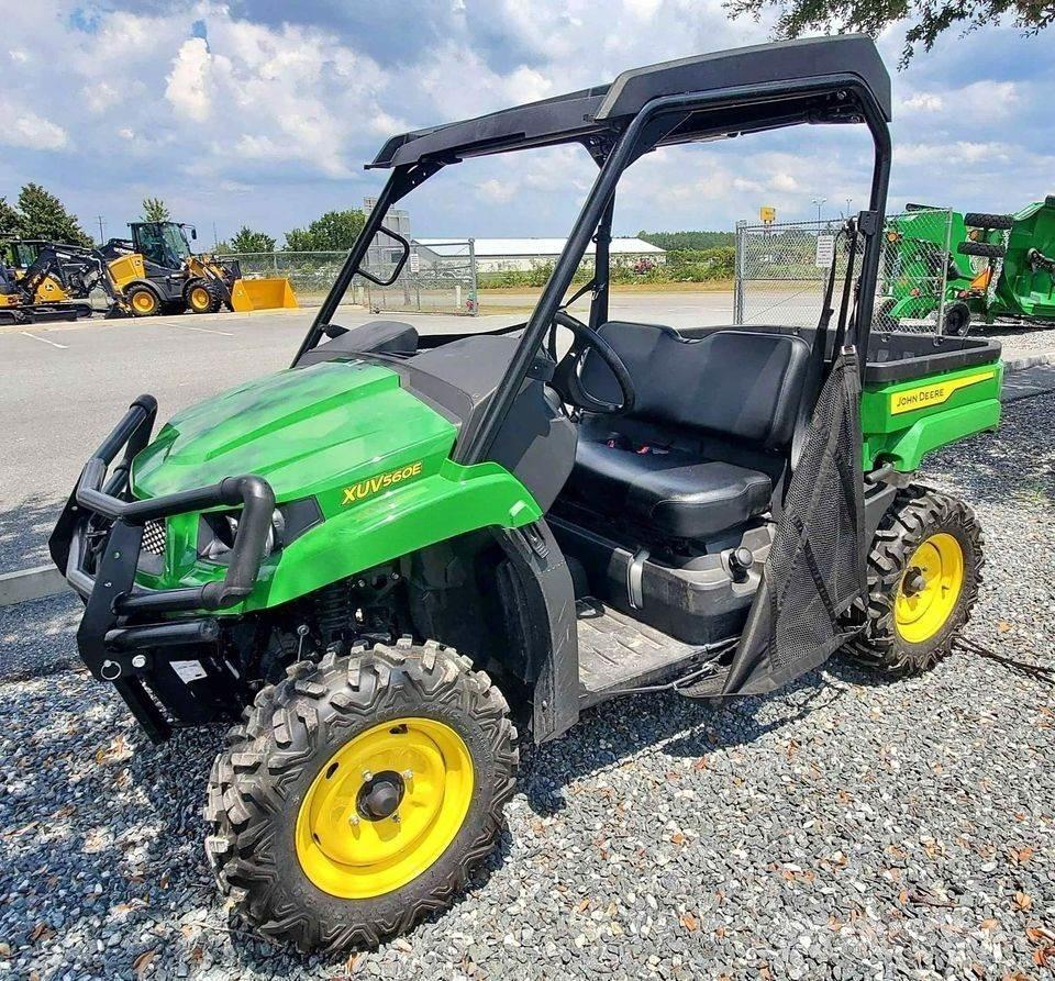 John Deere 560E Χρηστικές μηχανές