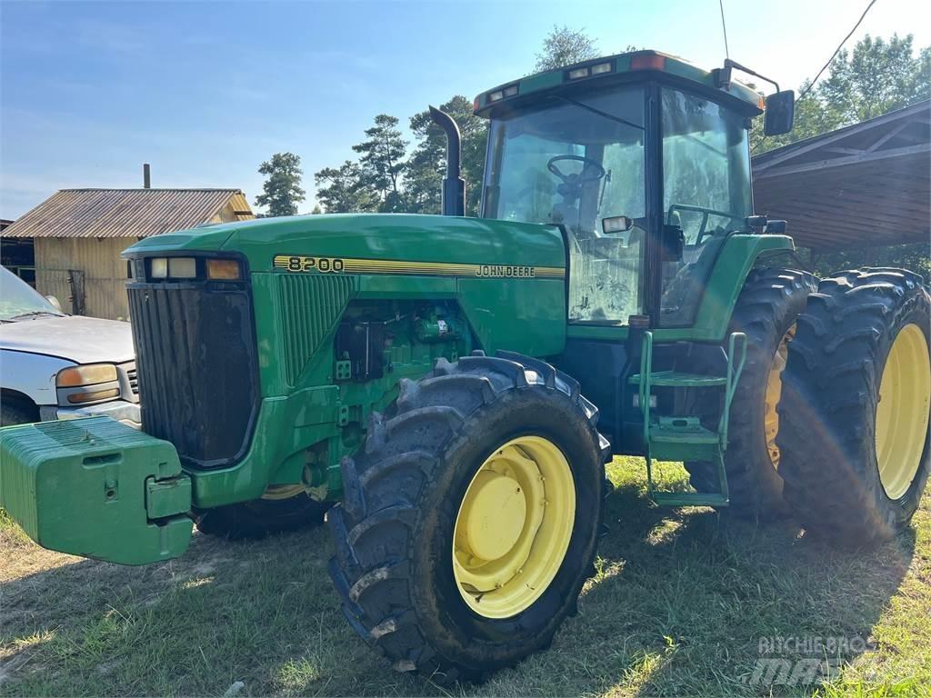 John Deere 8200 Τρακτέρ