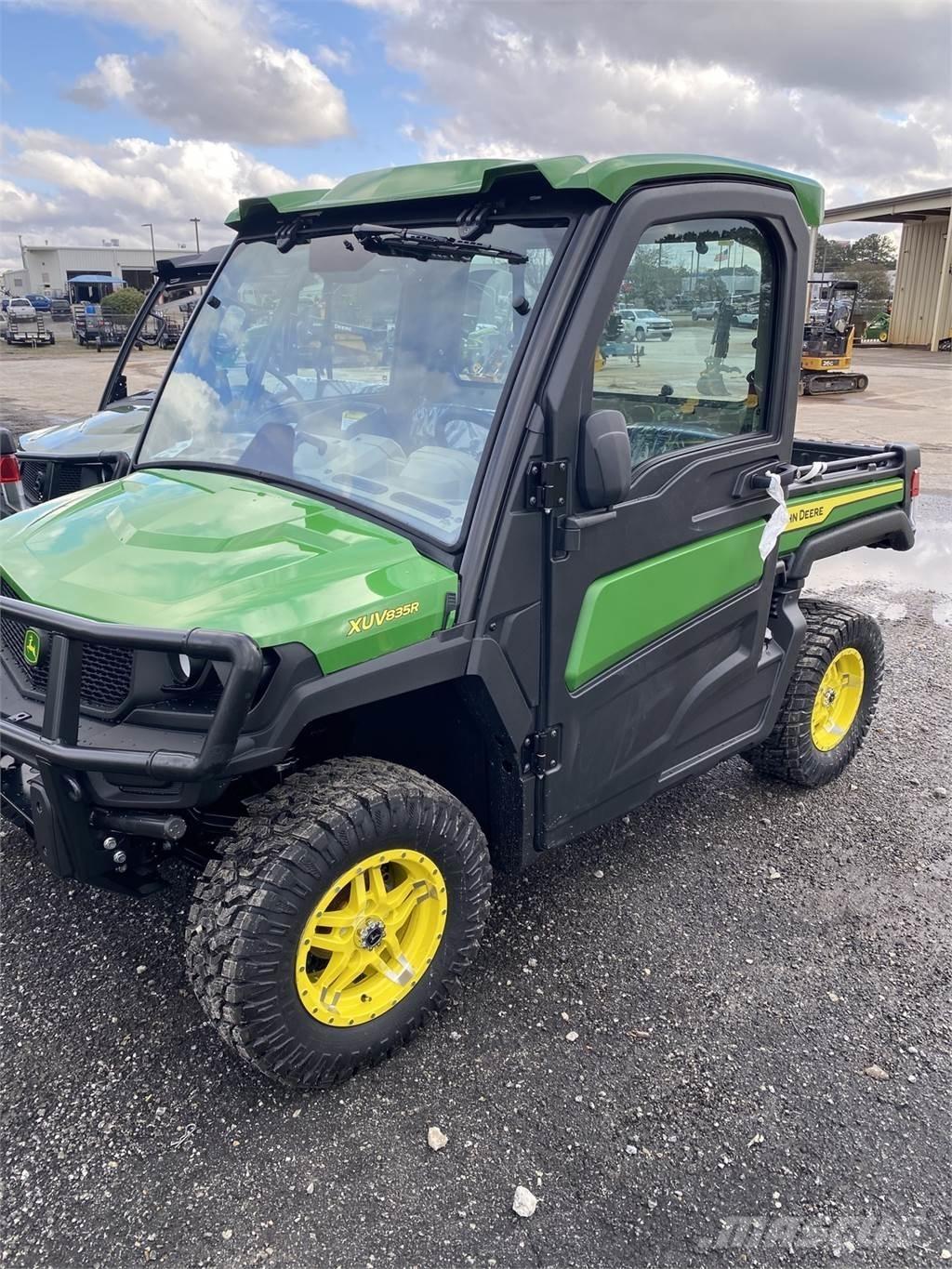 John Deere 835R Χρηστικές μηχανές