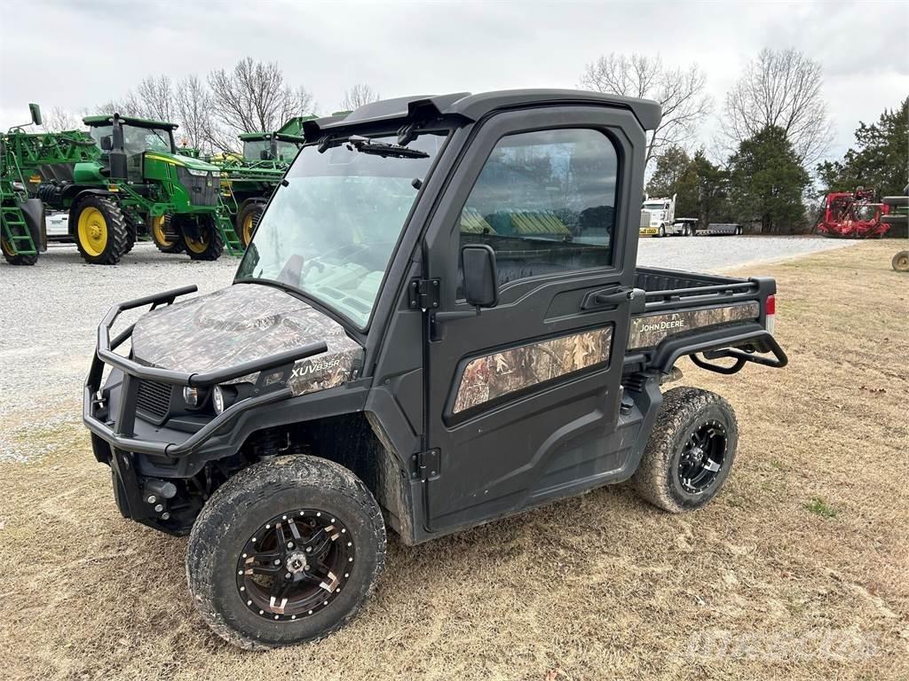 John Deere 835R Χρηστικές μηχανές