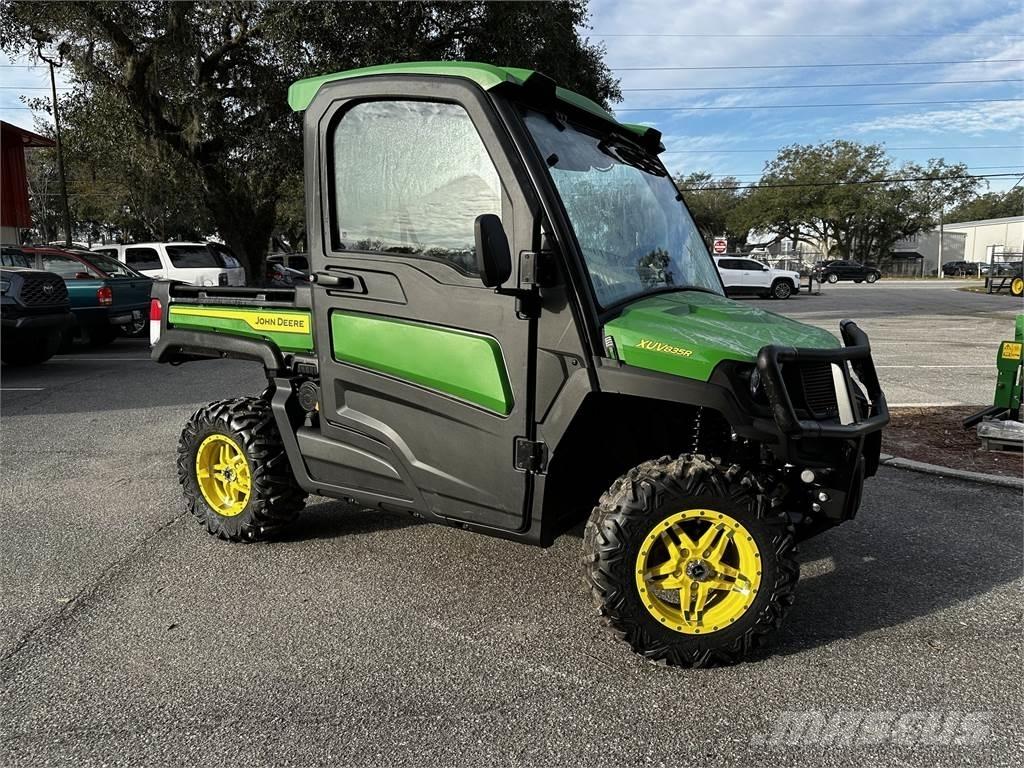 John Deere 835R Χρηστικές μηχανές