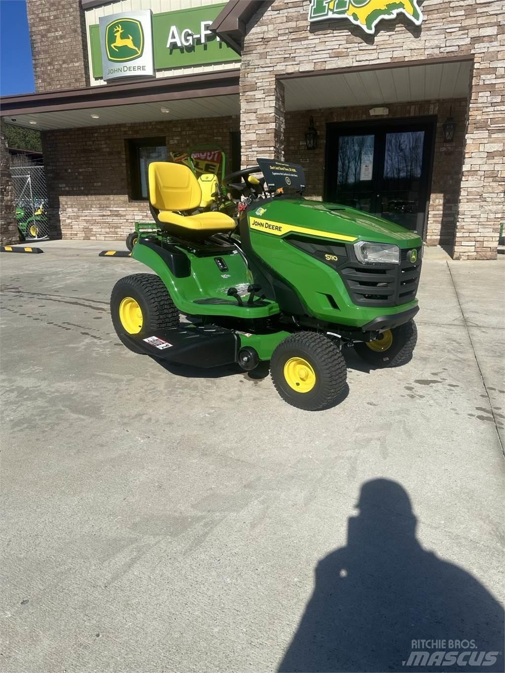 John Deere S110 Χορτοκοπτικά με καθιστό χειριστή