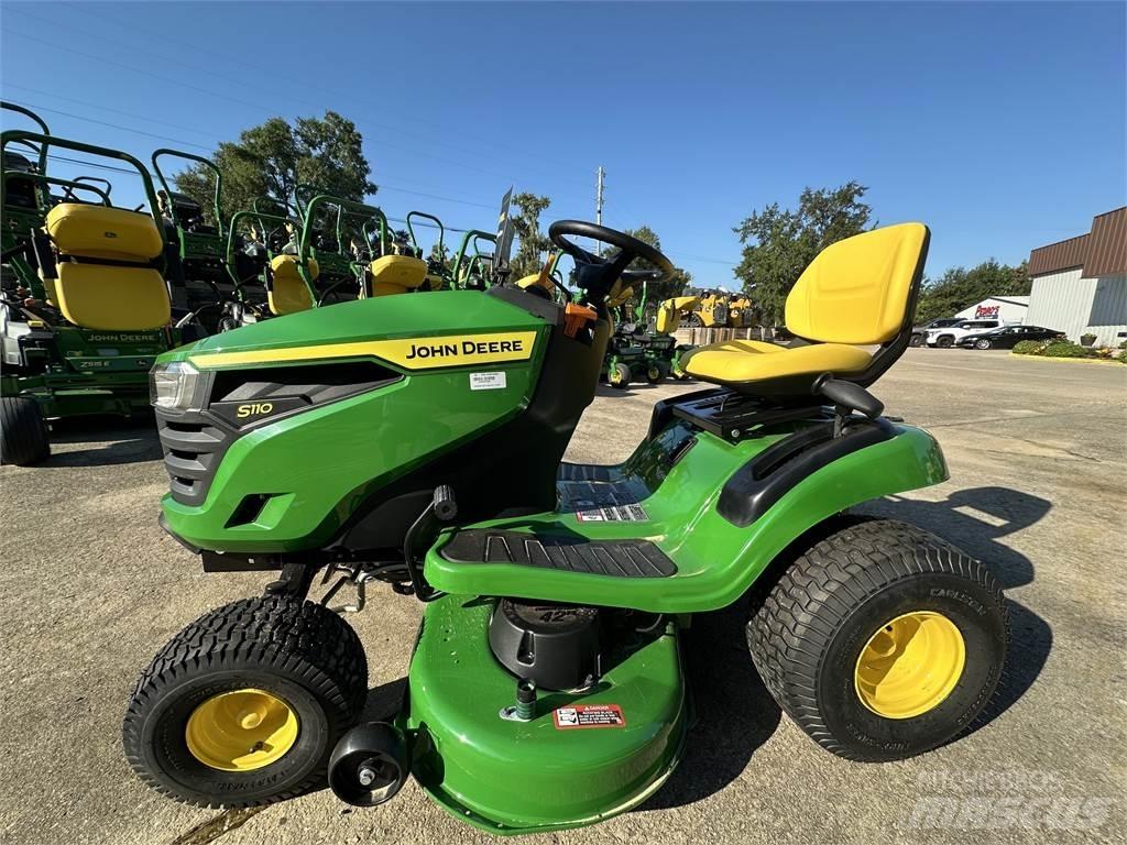 John Deere S110 Χορτοκοπτικά με καθιστό χειριστή