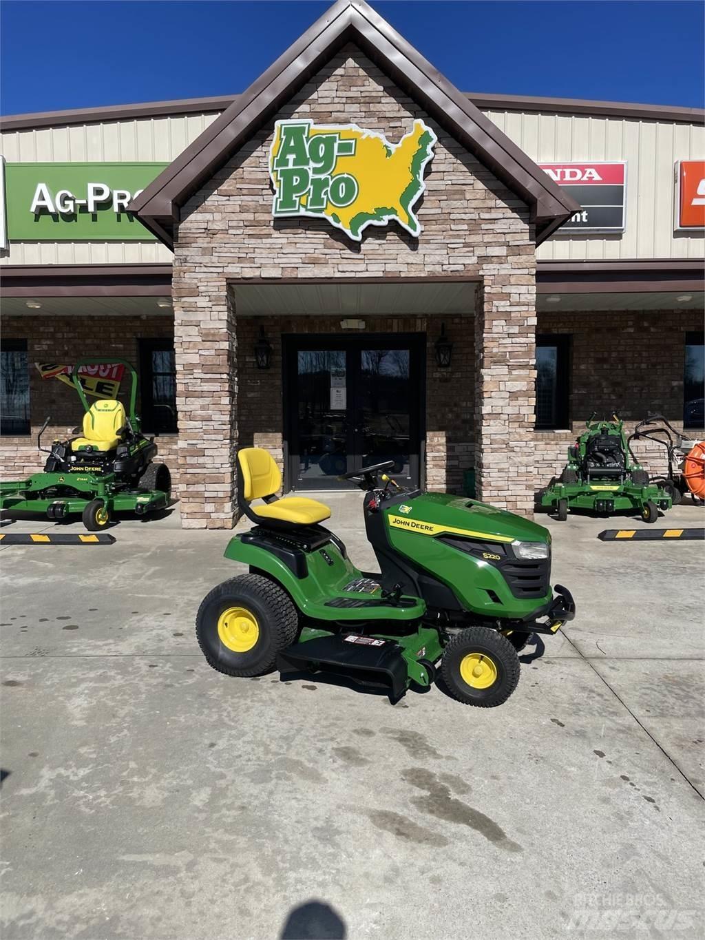 John Deere S220 Χορτοκοπτικά με καθιστό χειριστή