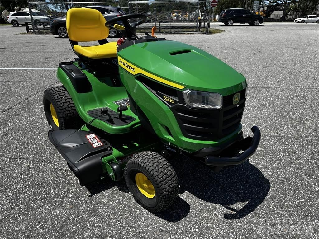 John Deere S220 Χορτοκοπτικά με καθιστό χειριστή