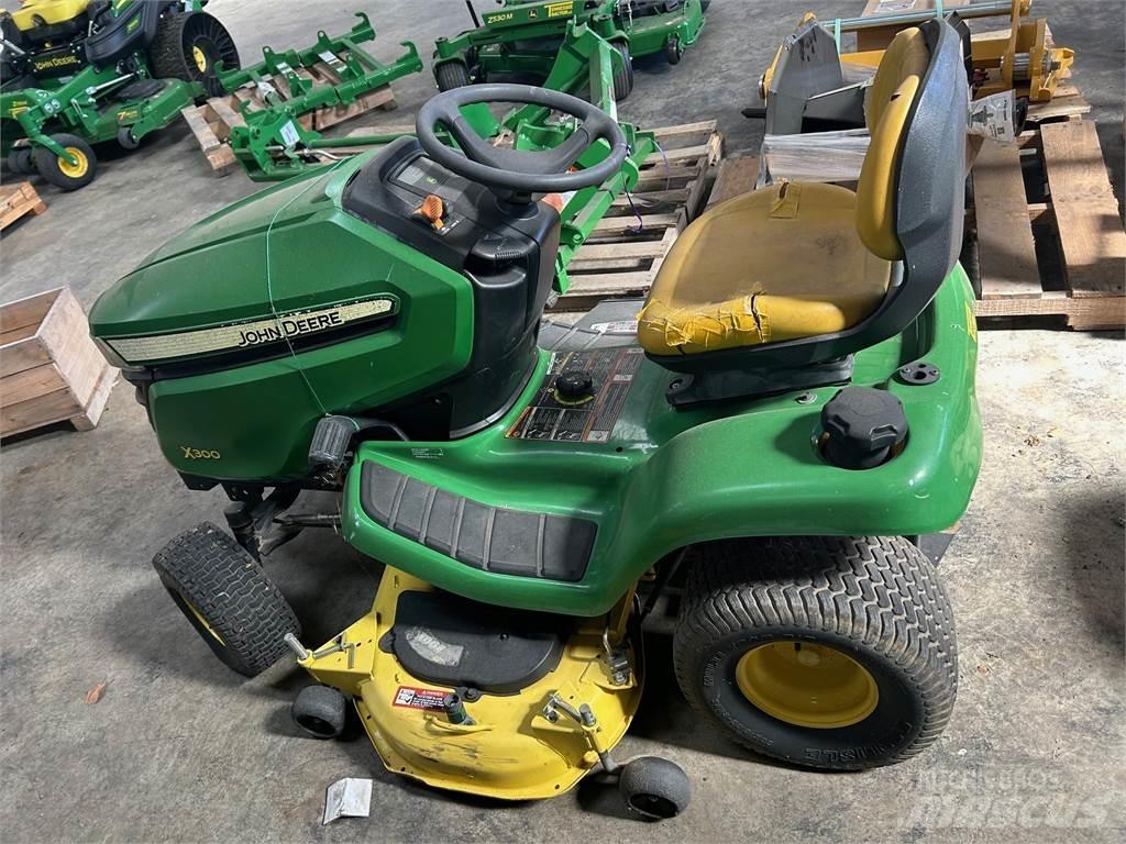 John Deere X300 Χορτοκοπτικά με καθιστό χειριστή