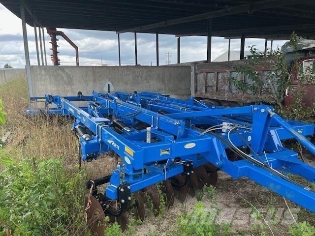 Landoll 2211-11 Υπεδάφια άροτρα