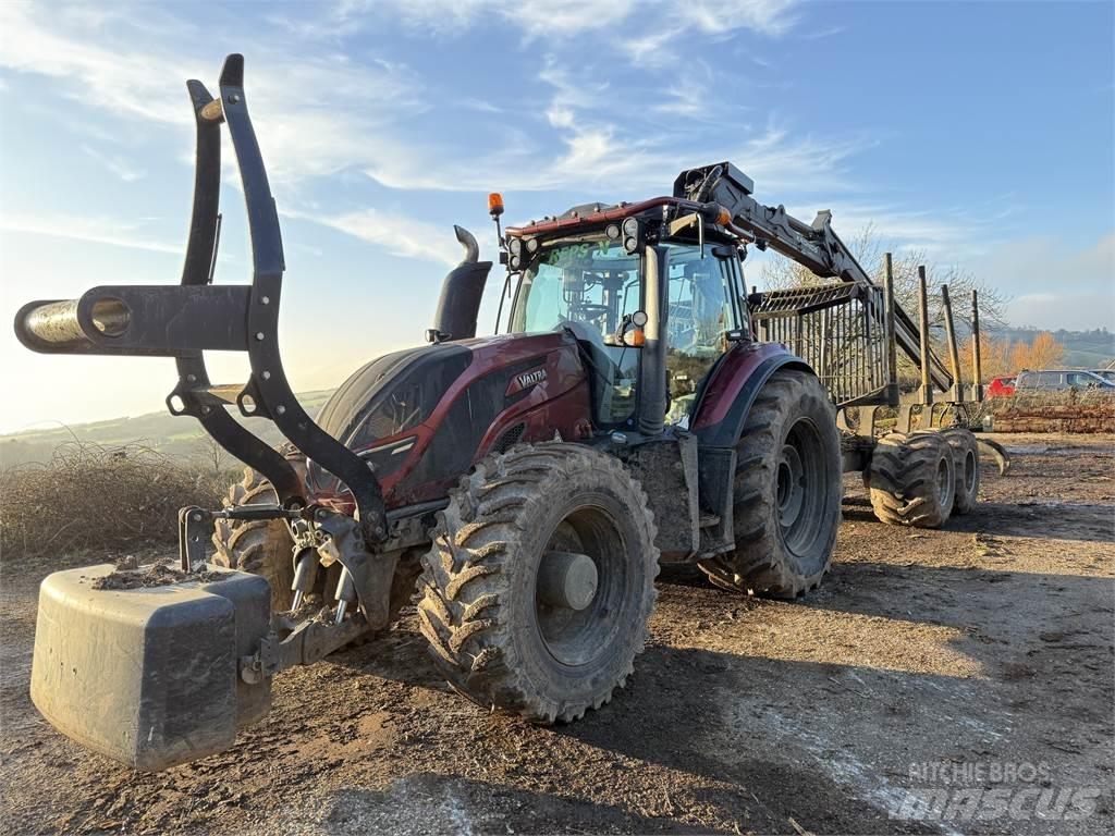 Valtra T174 Μεταφορείς ξυλείας