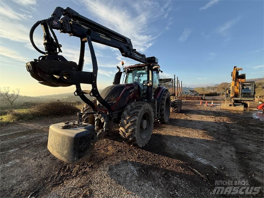 Valtra T174 Μεταφορείς ξυλείας