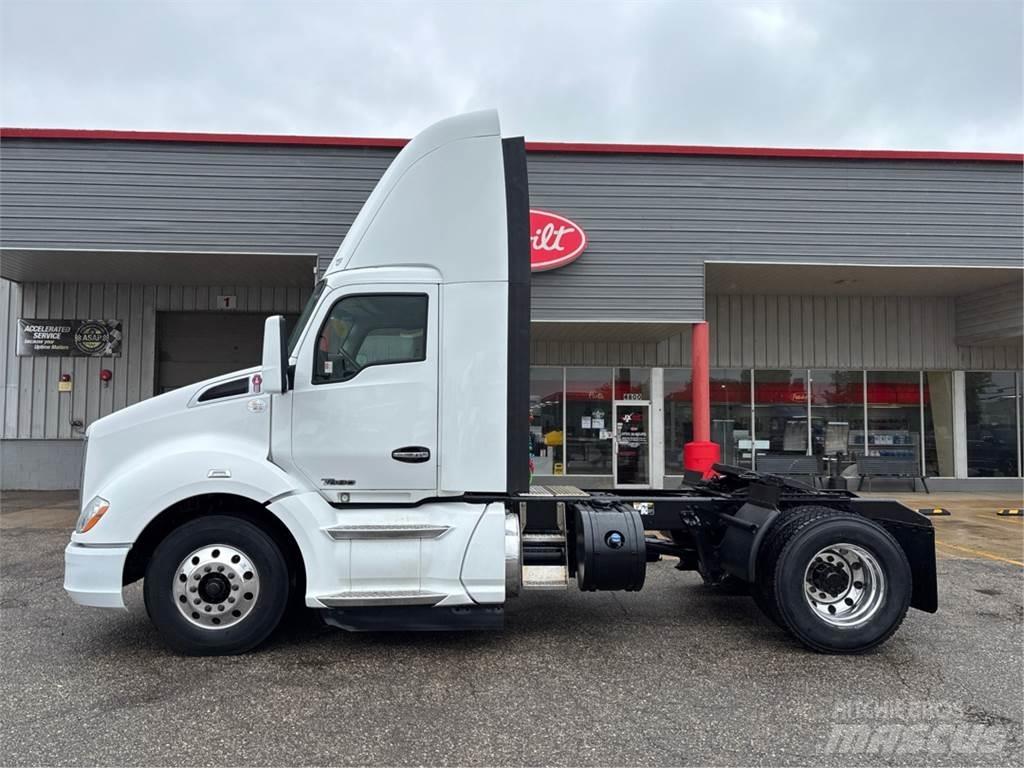 Kenworth T680 Τράκτορες
