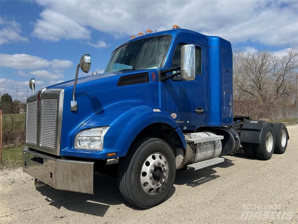 Kenworth T880 Τράκτορες