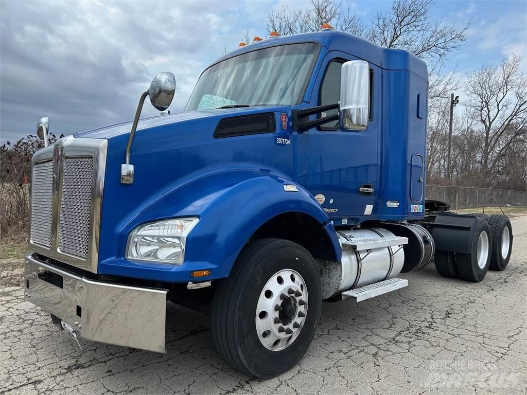 Kenworth T880 Τράκτορες
