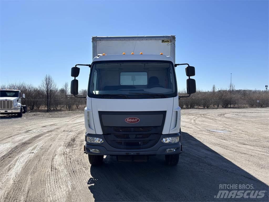 Peterbilt 220 Φορτηγά Κόφα