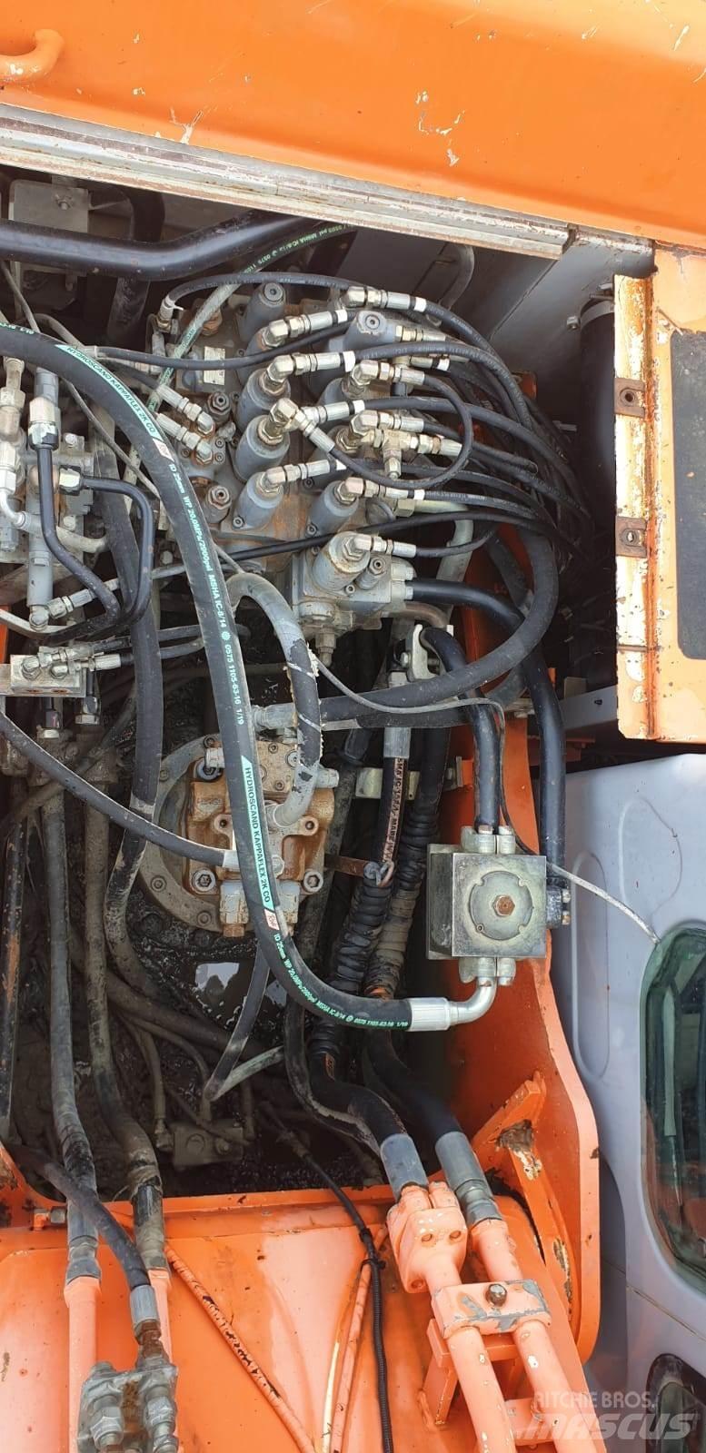 Kobelco E215LC Εκσκαφείς με ερπύστριες