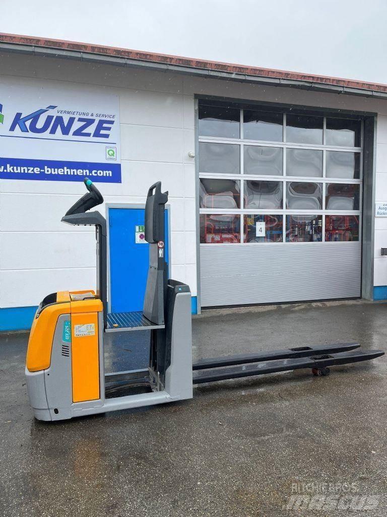 Jungheinrich ECE225 Περονοφόρο ανυψωτικό συλλογής παραγγελιών μεσαίου ύψους