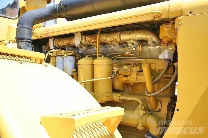 CAT 824B Μπουλντόζες με λάστιχα