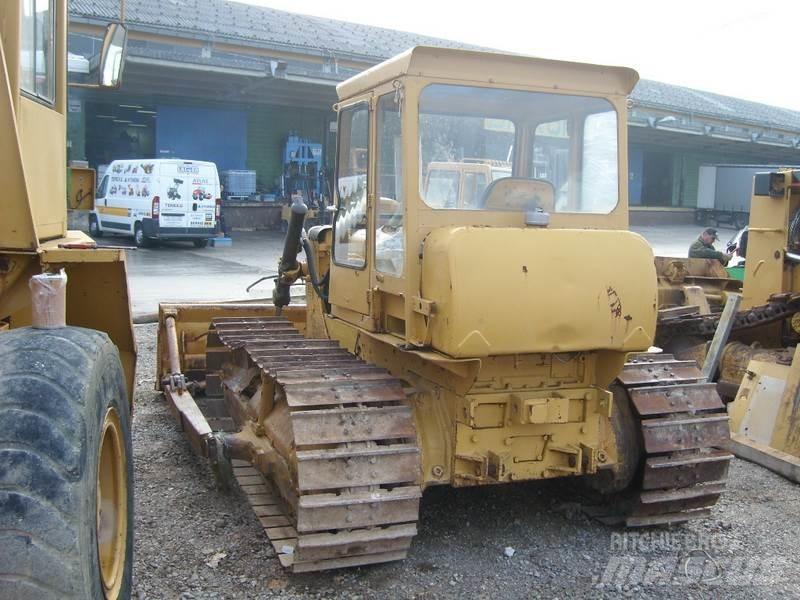 CAT D4 Μπουλντόζες με ερπύστριες