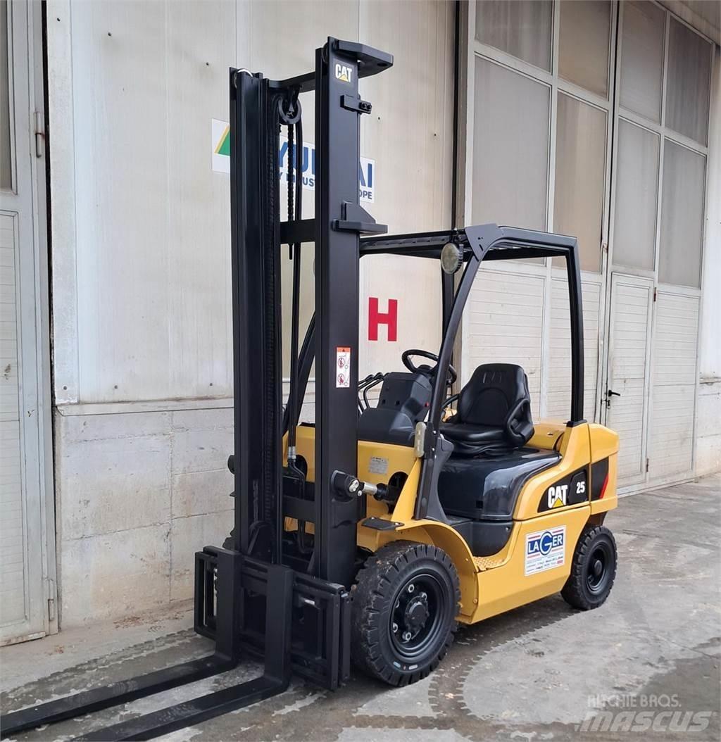 CAT DP25N Πετρελαιοκίνητα Κλαρκ